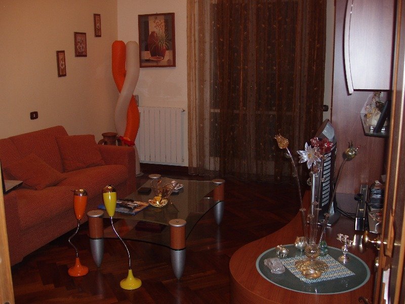 Appartamento in palazzo signorile Colli Aminei a Napoli in Affitto
