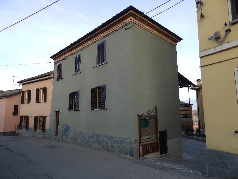 Agliano Terme centro paese casa ammobiliata a Asti in Affitto