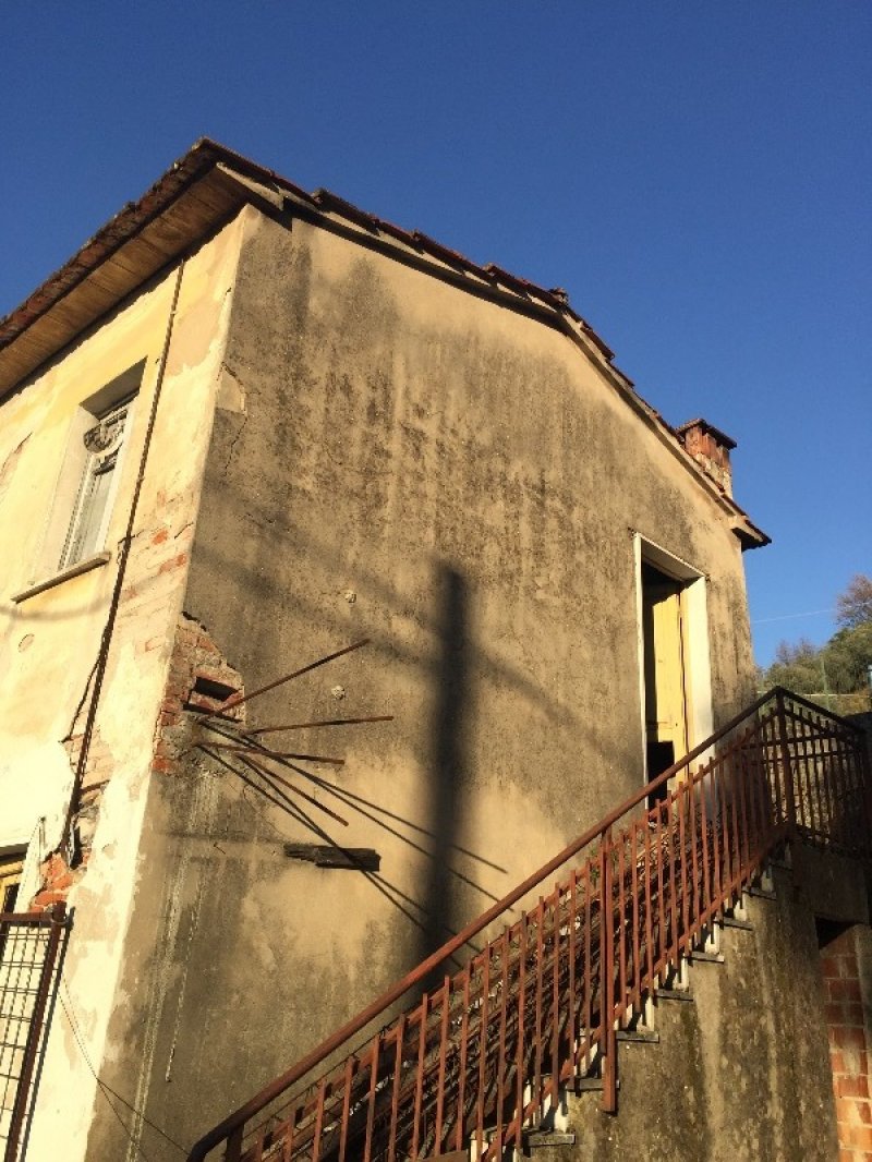 Massa zona Codupino casa da ristrutturare a Massa-Carrara in Vendita