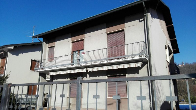Cocquio Trevisago ampia villa a Varese in Vendita