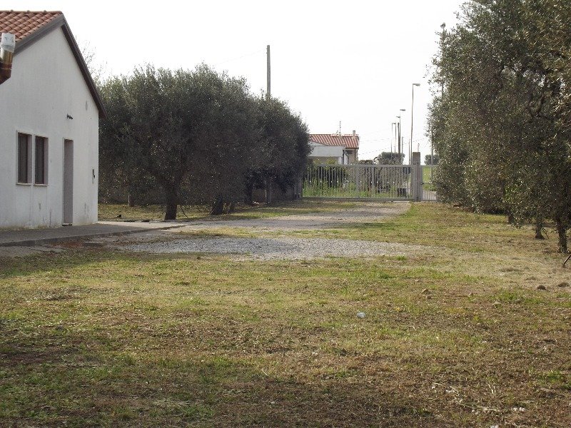 Pisticci villa con terreno vicino al mare a Matera in Vendita