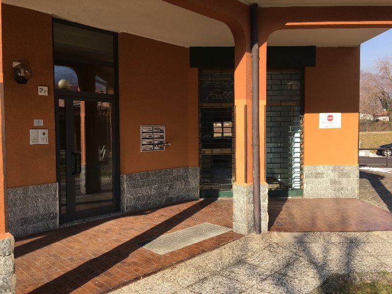 Negozio ufficio sito in Canzo a Como in Vendita