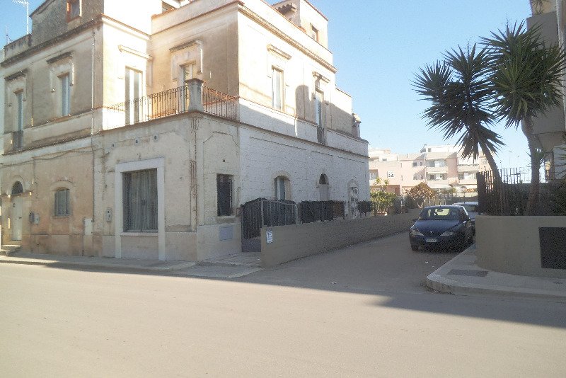 Rutigliano casa d'epoca restaurata con giardino a Bari in Vendita
