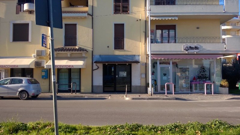 Locale commerciale in Montesilvano a Pescara in Affitto