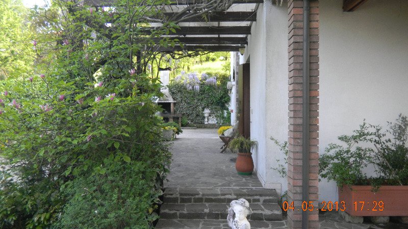 In zona Perarolo villa a Vicenza in Vendita