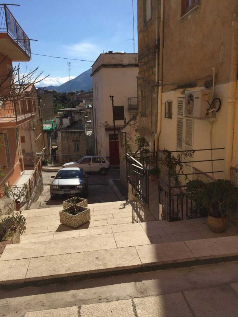 Casteldaccia palazzina da ristrutturare a Palermo in Vendita