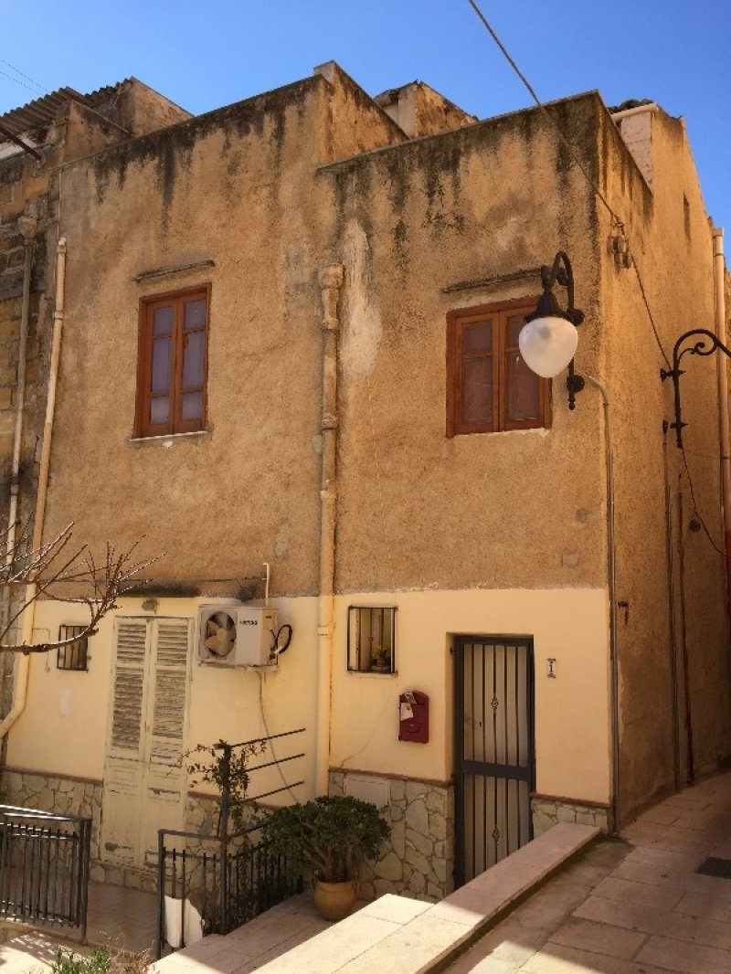 Casteldaccia palazzina da ristrutturare a Palermo in Vendita