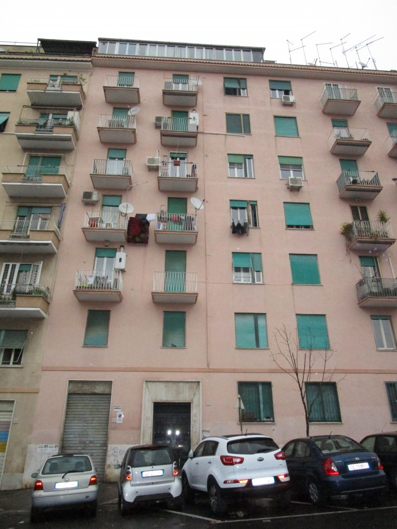 Roma appartamento ristrutturato doppio affaccio a Roma in Vendita