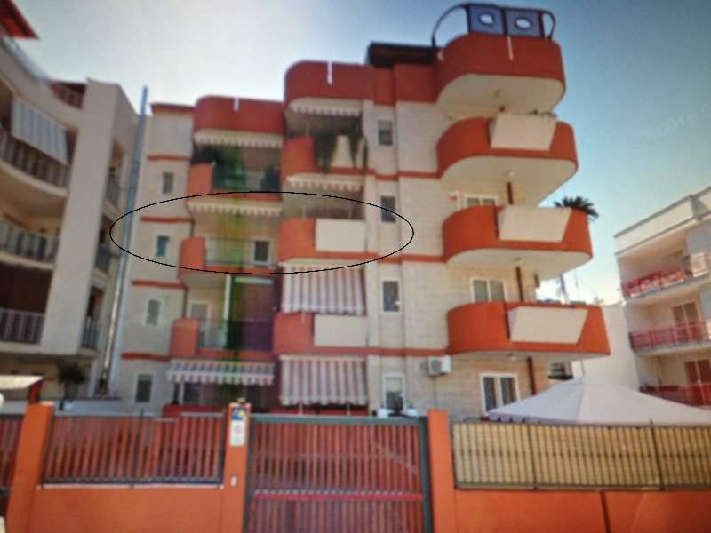 A Modugno appartamento in stabile signorile a Bari in Vendita