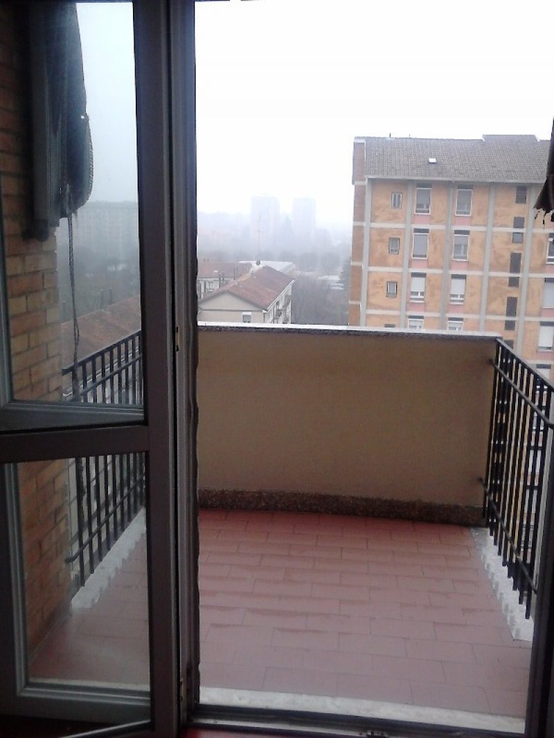 Milano camera con balcone in appartamento a Milano in Affitto