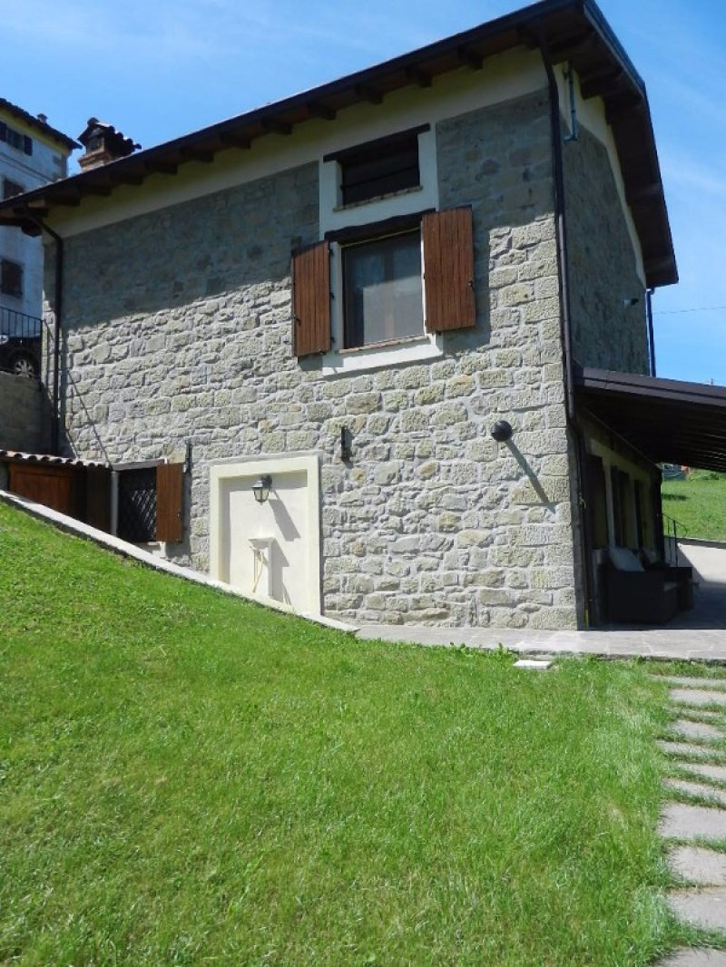 Casa singola nel comune di Villa Minozzo a Reggio nell'Emilia in Vendita