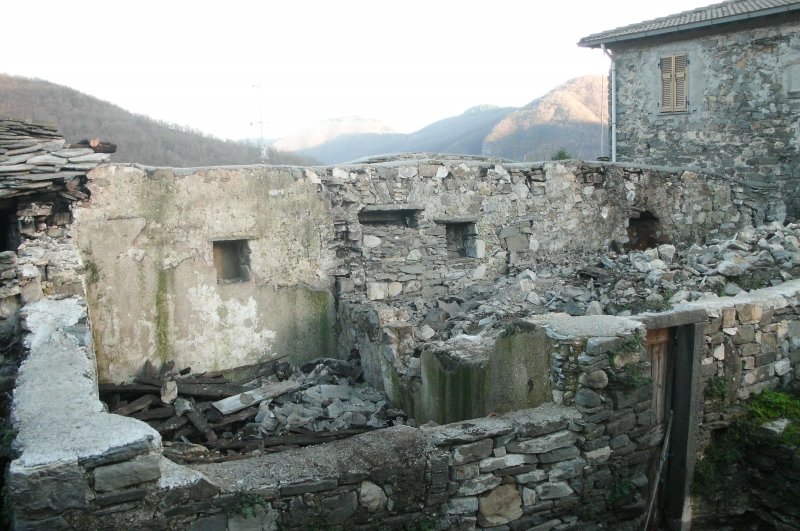 Fabbricato rurale in muratura di pietra a Massa-Carrara in Vendita