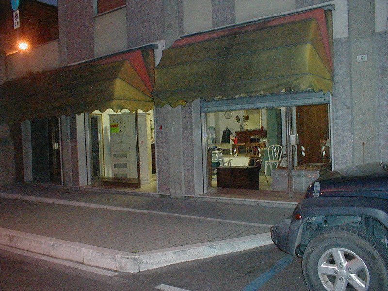 Cesena negozio con 3 vetrine a Forli-Cesena in Vendita