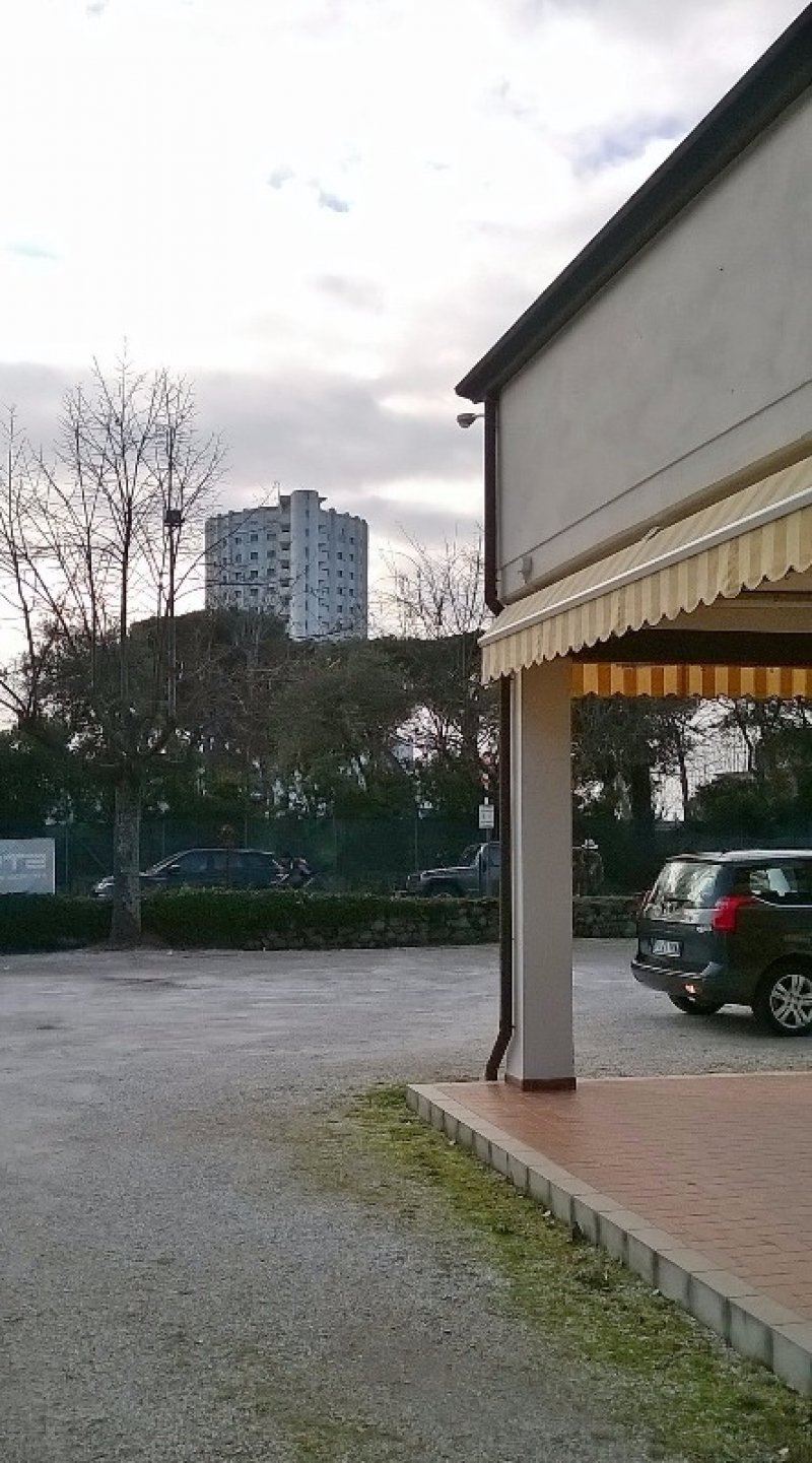 Massa locale commerciale o uso ufficio a Massa-Carrara in Affitto