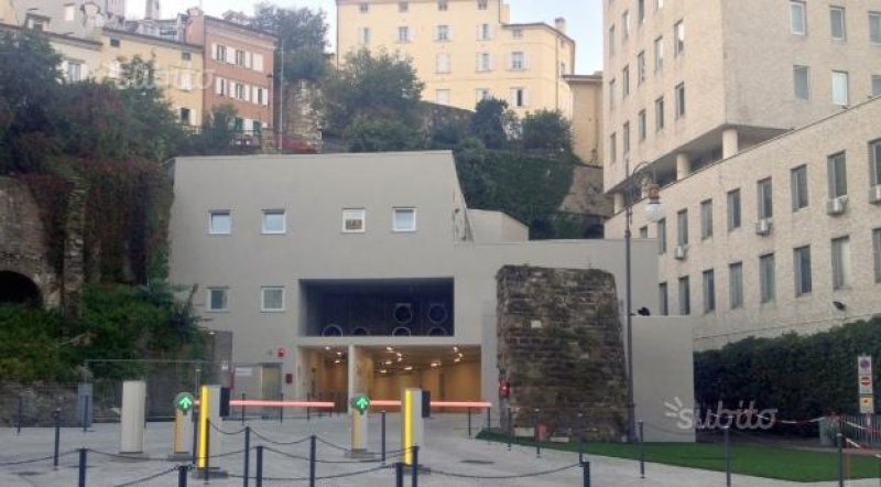 Due box auto nel centro storico di Trieste a Trieste in Affitto