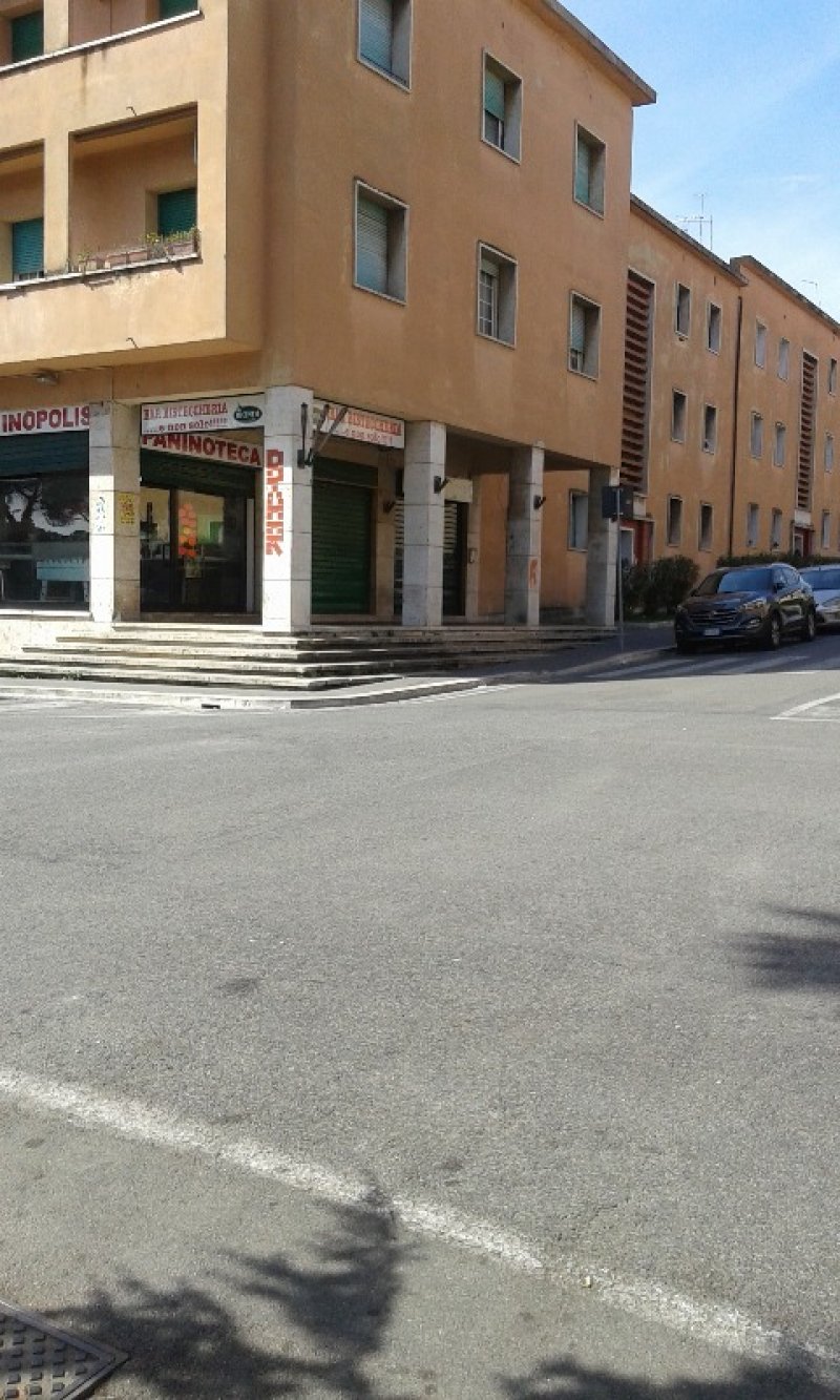 Guidonia centro locale commerciale a Roma in Affitto