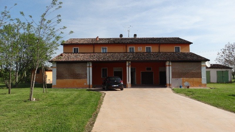 A Cesena zona Settecrociari villa a Forli-Cesena in Vendita