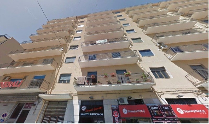 Acireale appartamento di cinque vani ampi a Catania in Vendita