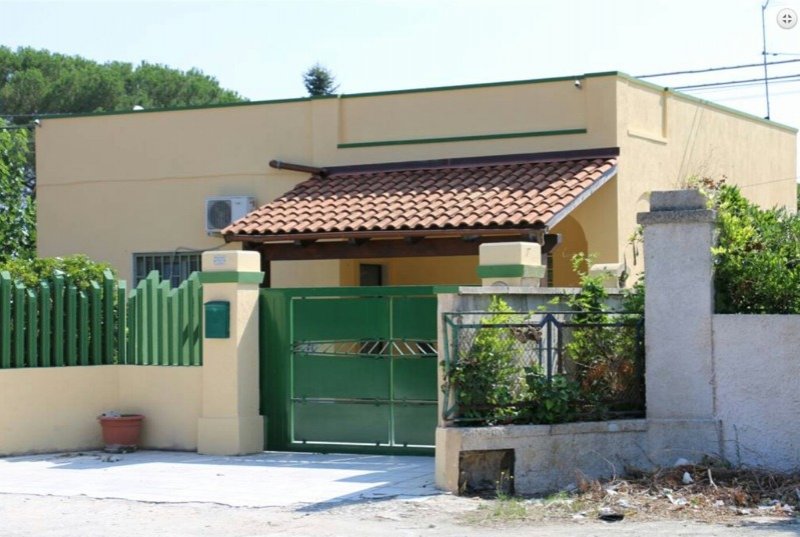 Martina Franca villino con piccolo giardino a Taranto in Vendita