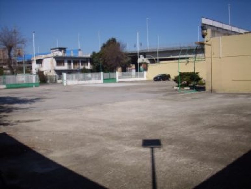 Cagliari locale fronte strada viale Marconi a Cagliari in Affitto