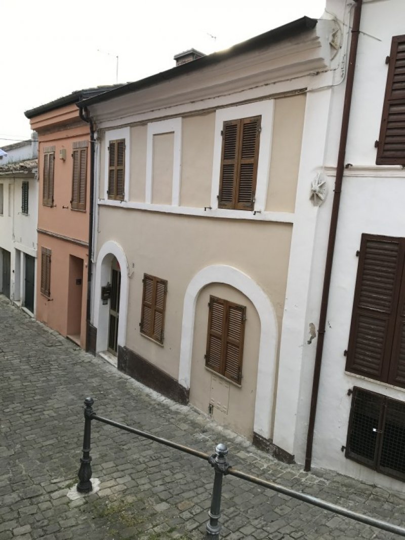 Appartamento in centro storico di Montemarciano a Ancona in Vendita