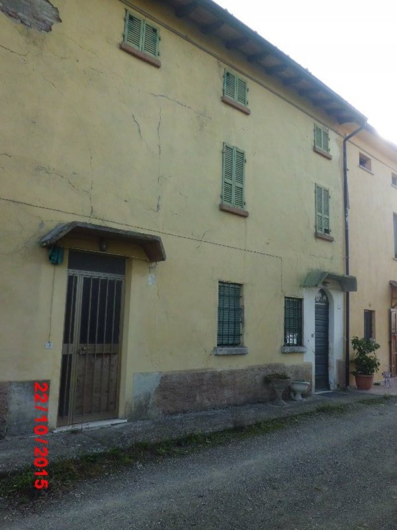 Lugagnano Val D'Arda corpo centrale di un rustico a Piacenza in Vendita