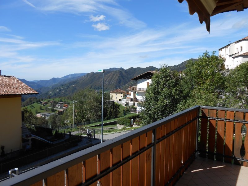Costa Serina recente appartamento a Bergamo in Vendita