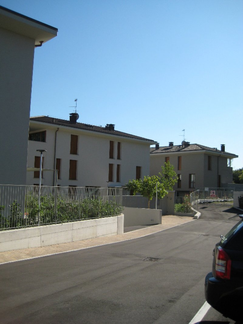 Erba localit Buccinigo appartamento con terrazzo a Como in Vendita
