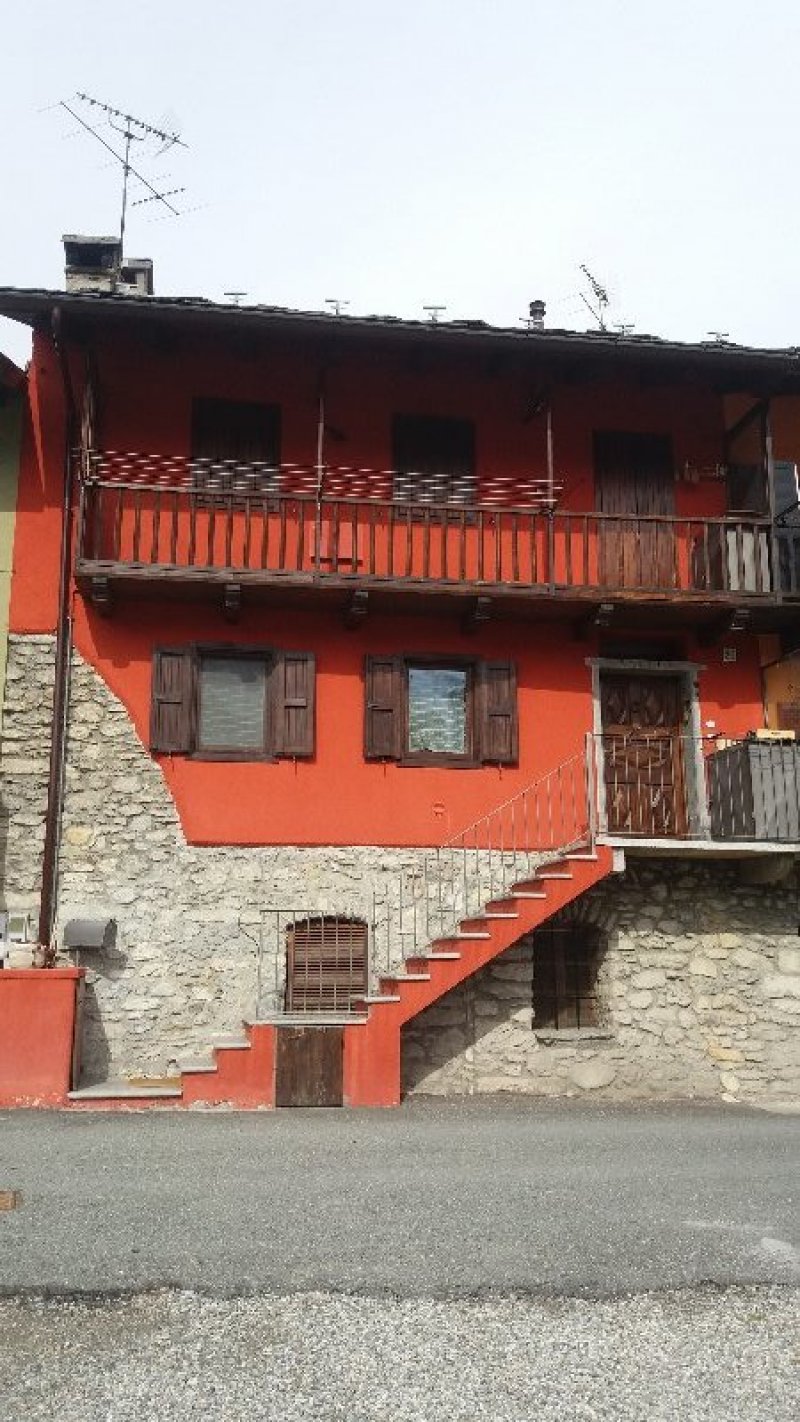Saint-Christophe abitazione su due livelli a Valle d'Aosta in Vendita