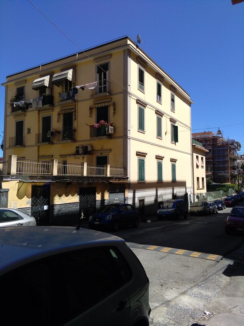 Napoli appartamento da ristrutturare a Napoli in Vendita
