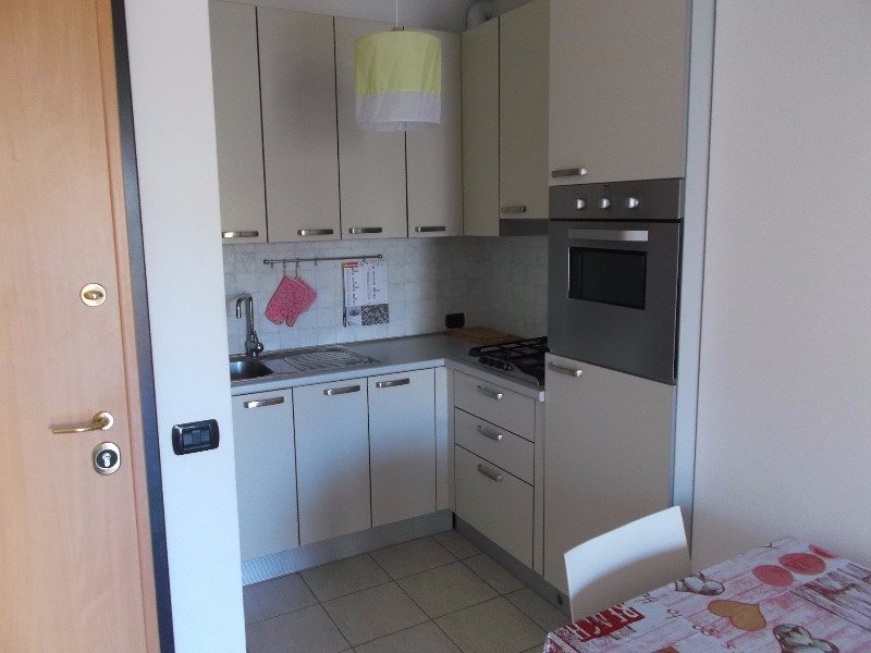 Alba Adriatica appartamento con posto auto cantina a Teramo in Vendita
