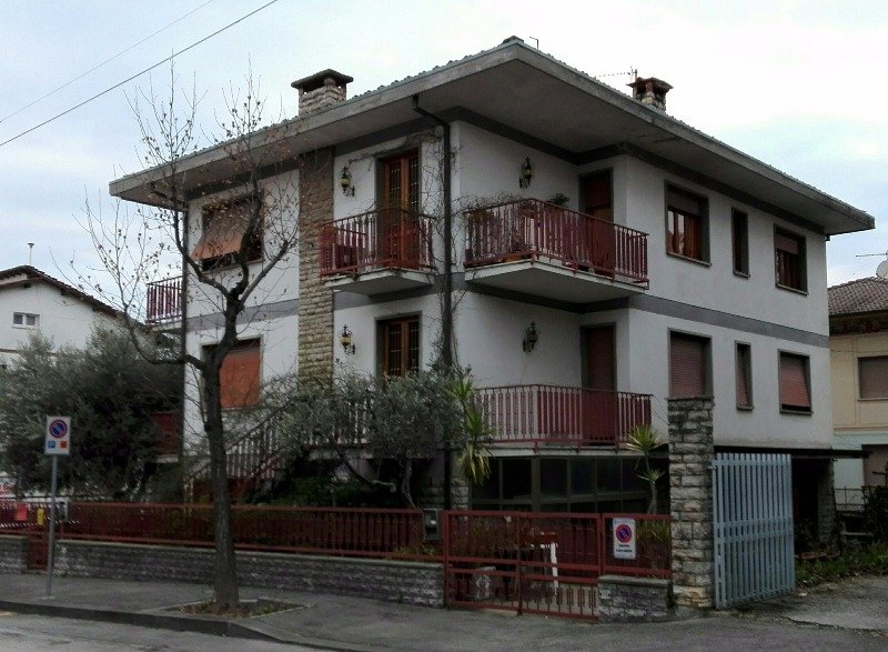 Montecatini Terme villa a Pistoia in Vendita