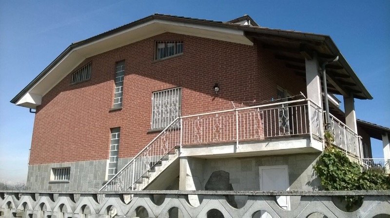 Casalgrasso porzione di villa bifamiliare a Cuneo in Vendita