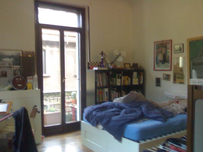 Milano camera con due balconi in appartamento a Milano in Affitto