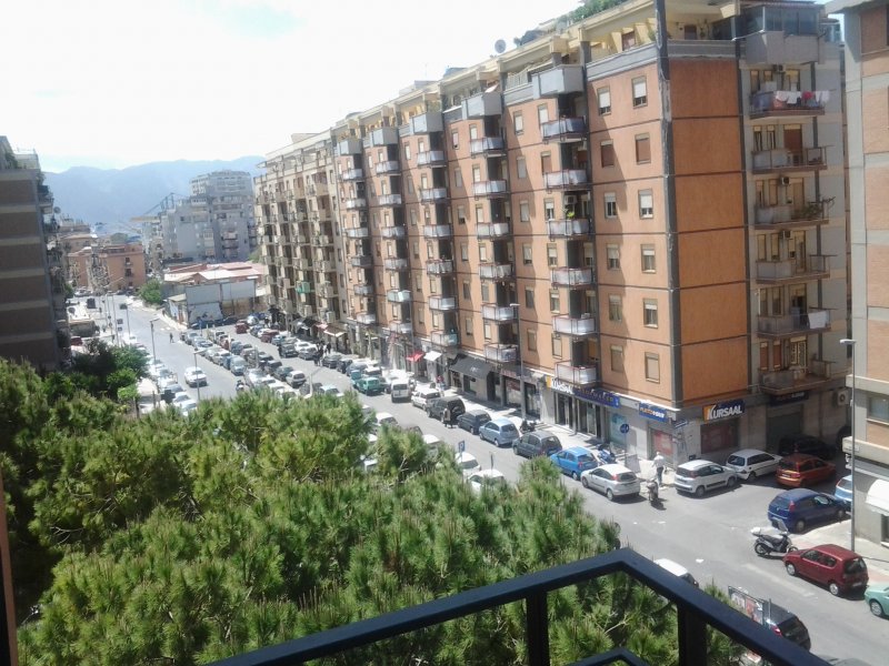 Palermo appartamento in palazzo signorile a Palermo in Affitto