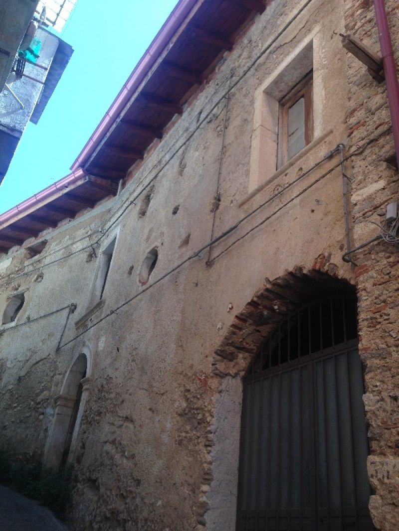 Dipignano casa antica da ristrutturare a Cosenza in Vendita