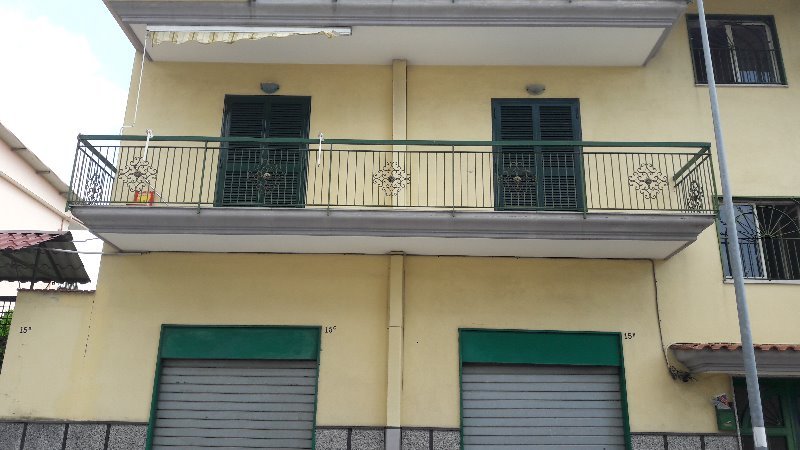 Afragola appartamento in zona con ampi servizi a Napoli in Affitto