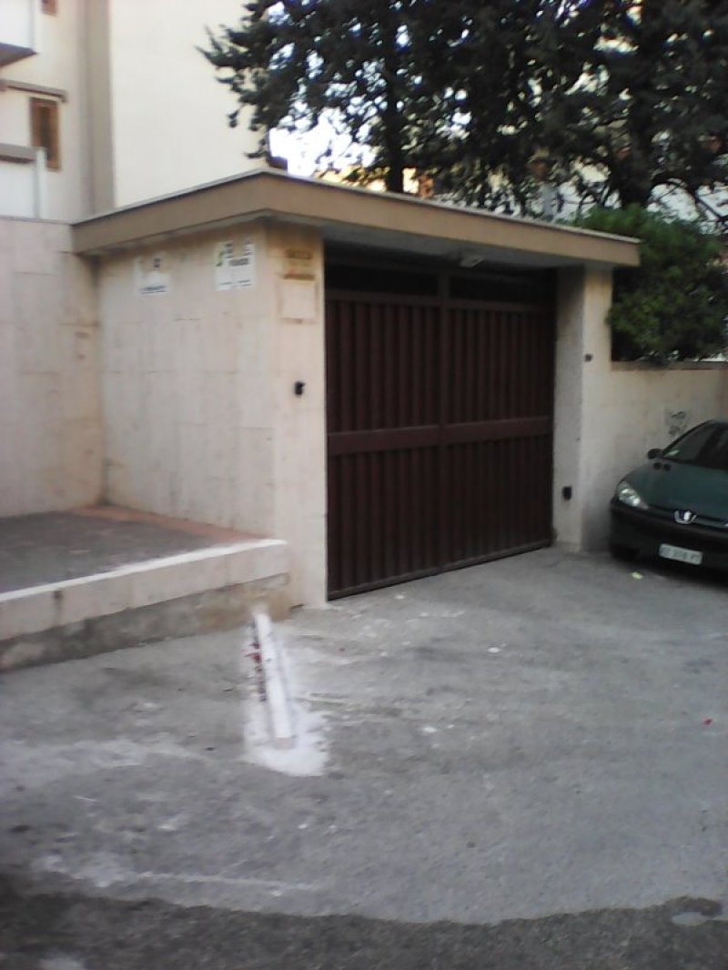 Trani locale da destinare o a deposito o a garage a Barletta-Andria-Trani in Affitto