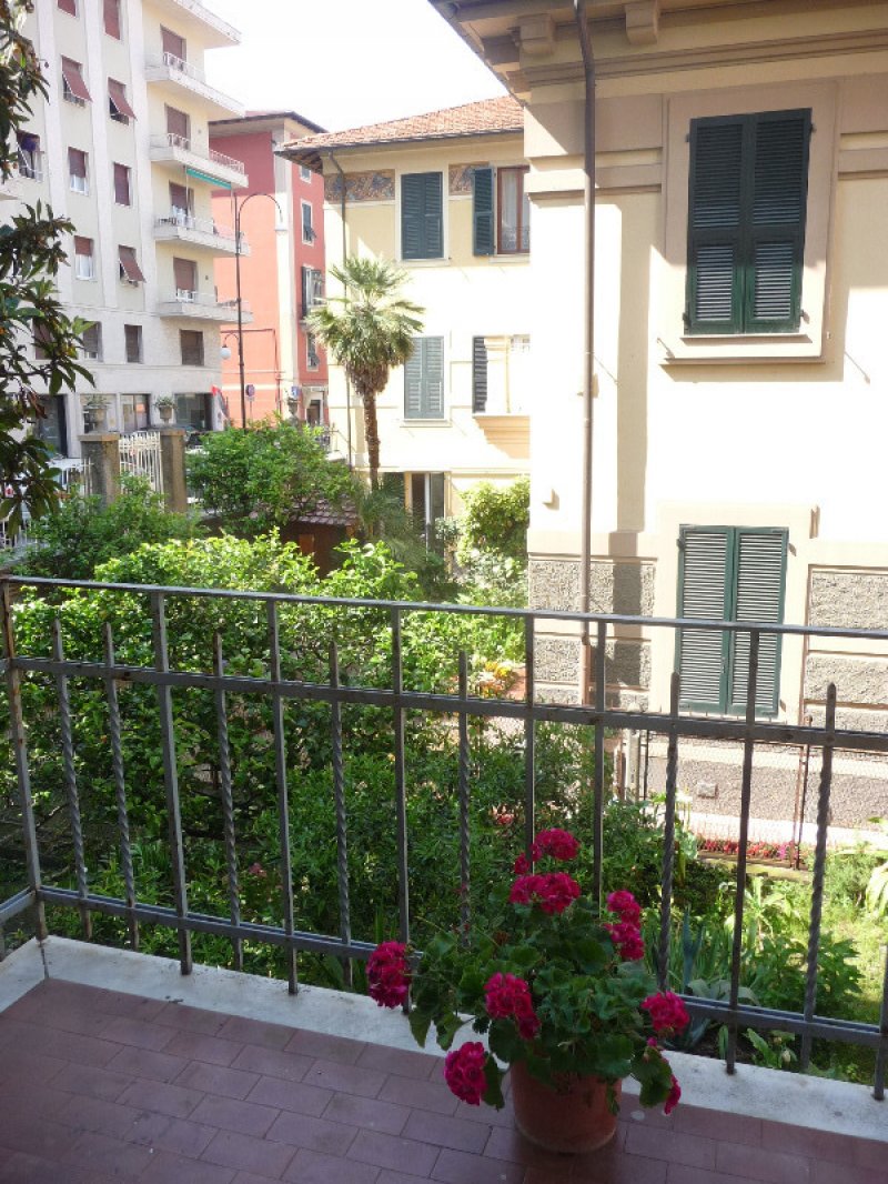 Chiavari ampio appartamento a Genova in Vendita