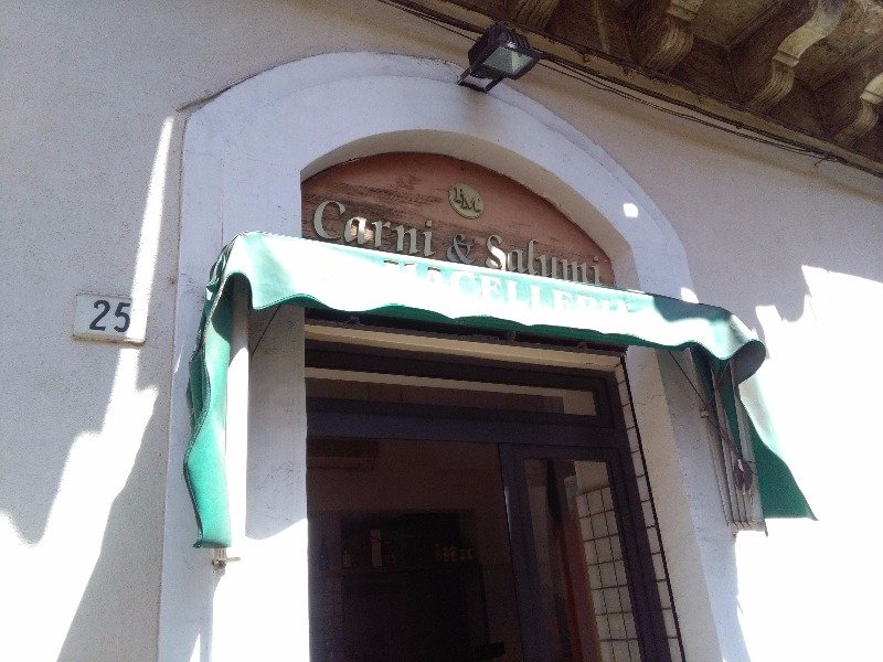 Attivit di macelleria situata a Patern a Catania in Vendita