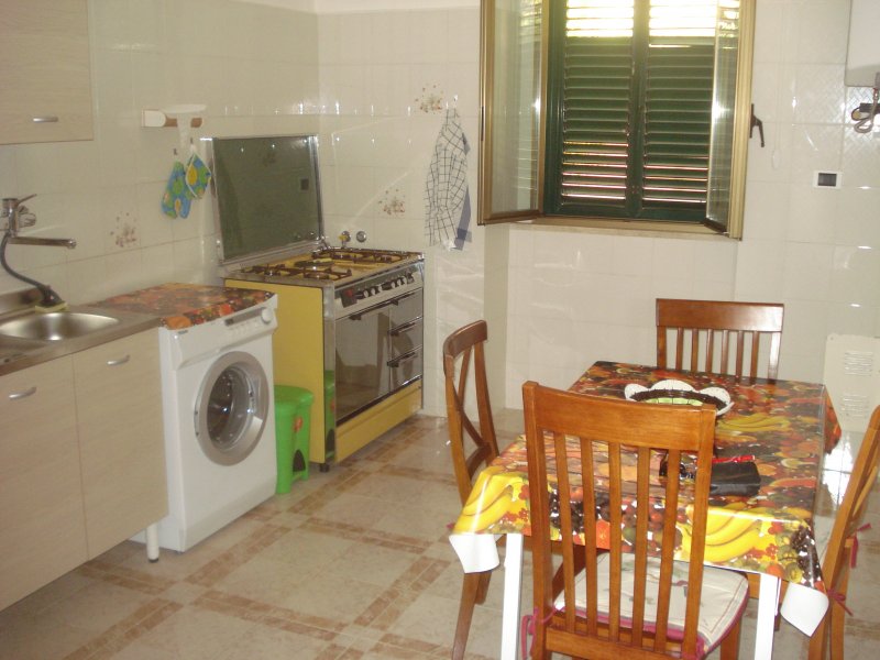 Bari stanza ammobiliata a studentessa a Bari in Affitto