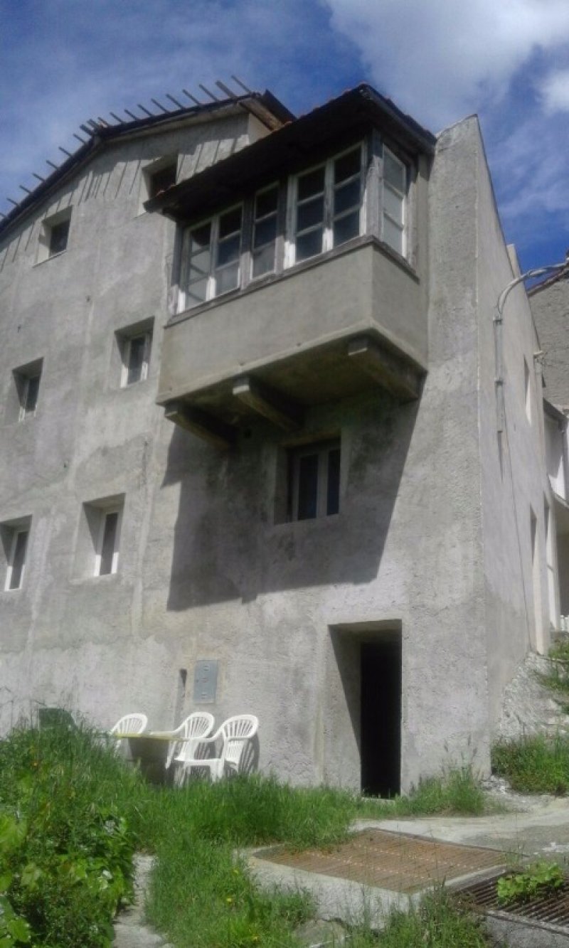 Casa indipendente in borgata ligure di Cadibona a Savona in Vendita