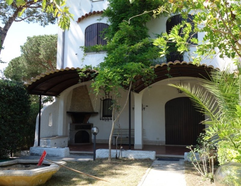 Terracina villa a schiera in stile Moresco a Latina in Vendita