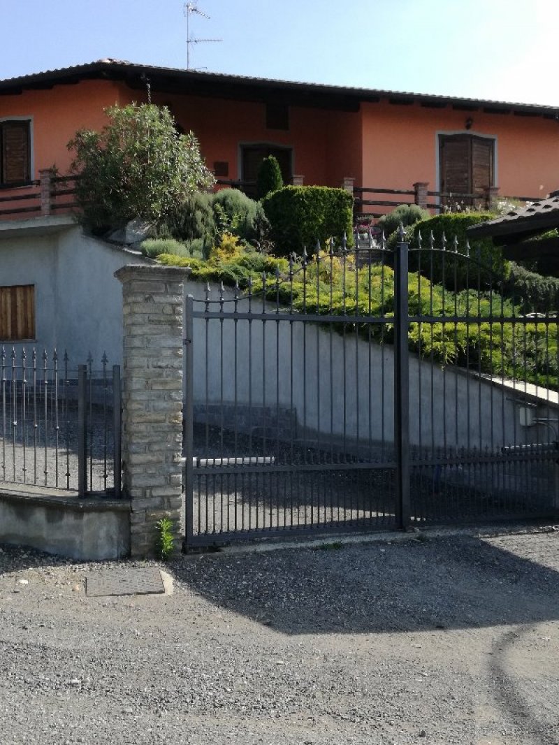 Dorzano villa in zona collinare a Biella in Vendita