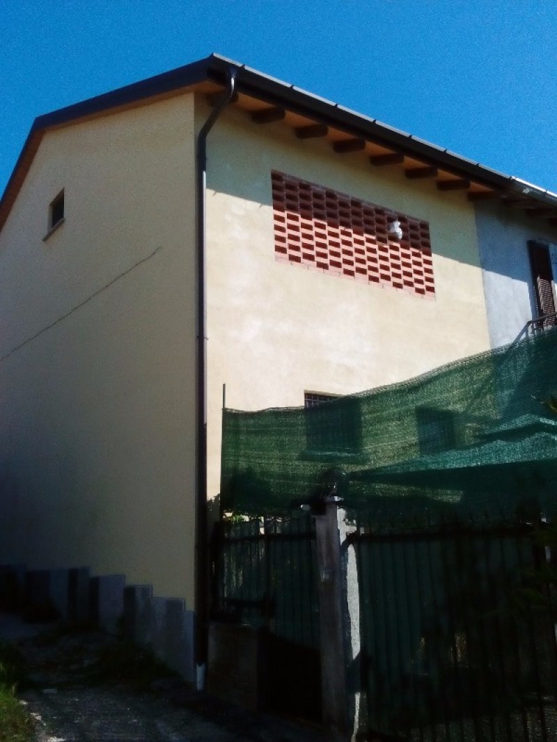 Casa a Bregano a Varese in Vendita