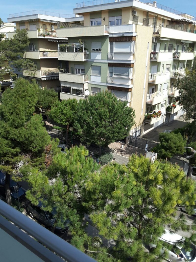 Pescara luminosa camera singola con balcone a Pescara in Affitto