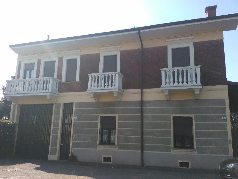 Torino casa indipendente tipo bifamiliare a Torino in Vendita
