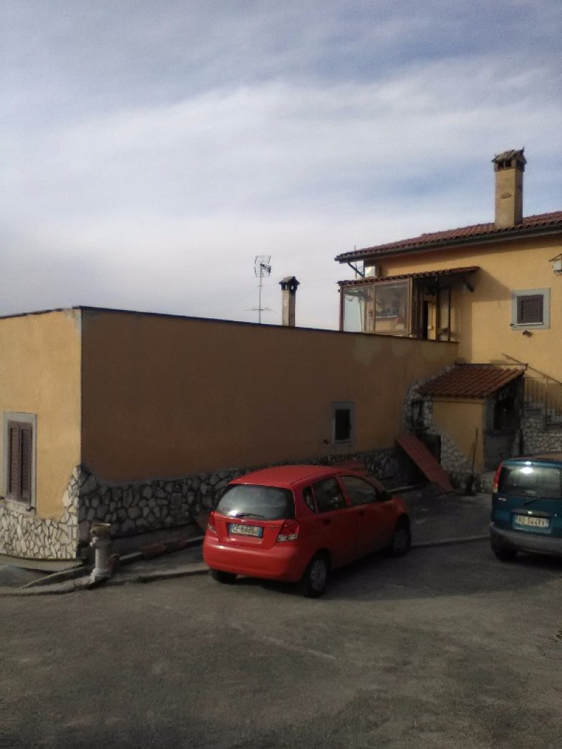 Paliano villa con terreno edificabile a Frosinone in Vendita