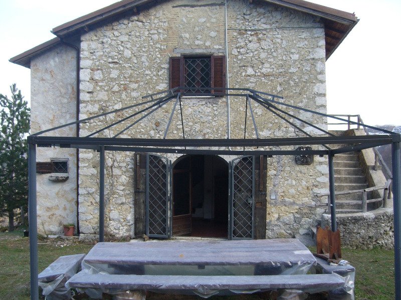 Tremonti di Tagliacozzo casale in pietra a L'Aquila in Affitto