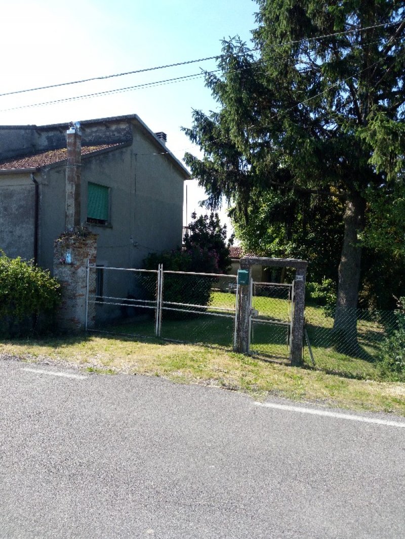 Ceneselli casa bifamiliare con ampio terreno a Rovigo in Vendita